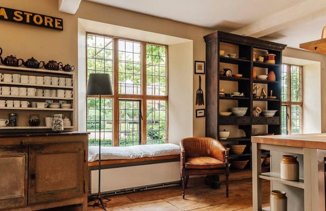 Lavish Tudor Hall Gardens - Sleeps 14 - Foto 5