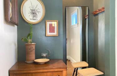 Cozy Sunfilled House with Deck Patio Garden - Foto 1