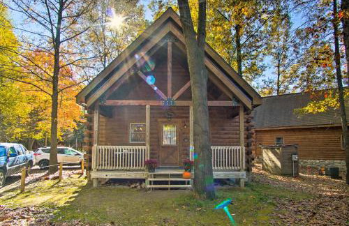 Rustic Rothbury Cabin with Resort Amenity Access! - Foto 27