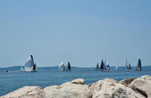 ANGEL BY THE SEA LUXE Apartment - Photo 41