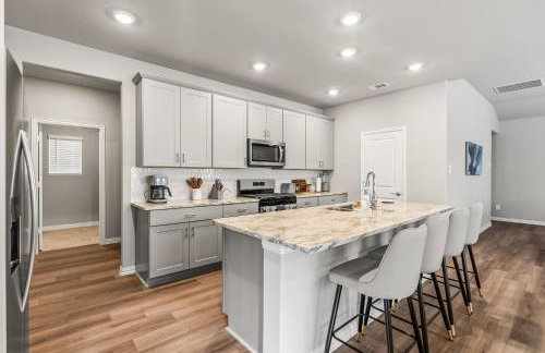 4Bed Luxury Getaway with Pool Table and Near Lake Lavon - Foto 11