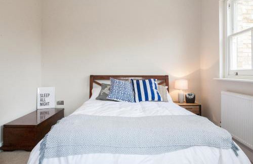 Beautiful 2 bed terrace flat close to Greenwich - Pass the Keys - Photo 10
