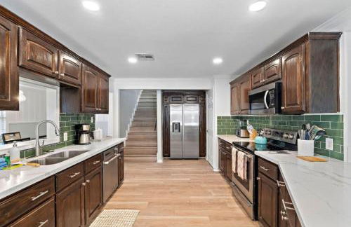 Sprawling estate with private pool and game room and guest house - Foto 20