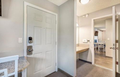 Riverfront Condo Next to Park and Downtown Bend - Foto 21