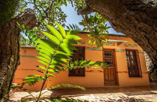 Villa Regionalista principios Siglo XX 1919 -Pedregalejo-Baños del Carmen-A UNOS METROS DEL MAR!!! PISCINA CLIMATIZADA BAJO PETICION - Photo 17