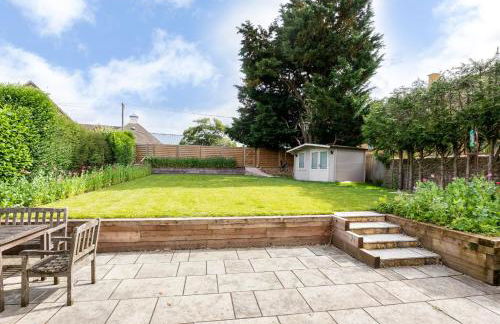 Stunning 5 Bed in the Centre of Bourton! - Photo 76