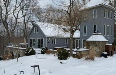 Secluded escape with hot tub, pizza oven, fireplace - Foto 1