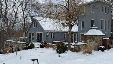 Secluded escape with hot tub, pizza oven, fireplace - Foto 1