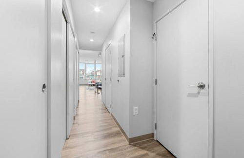 MDRN Escape with Natural Light Wi-Fi Gym Parking - Foto 6