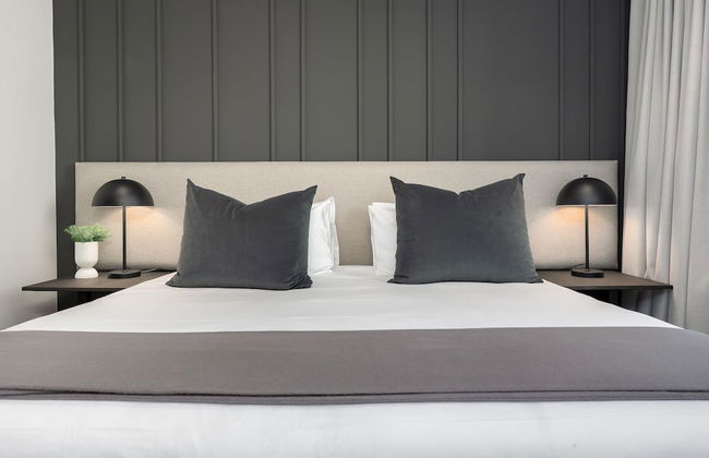 One Calais Luxury Apartments - Photo 38