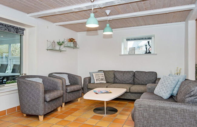 8 Person Holiday Home in Henne - Foto 10