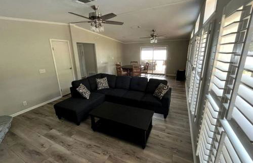 Spacious Vacation Rental with Stunning Lake Views from the Incredible Deck for an Amazing Getaway in Sabine National Forest in Hemphill, Texas - Foto 16