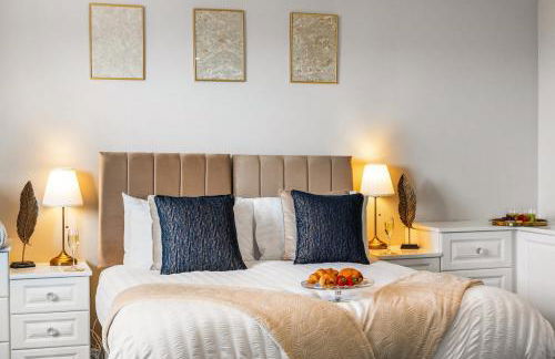 Stylish 5-Bedroom House, Accommodates 10, Fast Wi-Fi & Private Garden - Foto 36