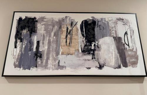 Modern Comfort in Historic East Baltimore Stylish 3BR Row Home - Photo 3