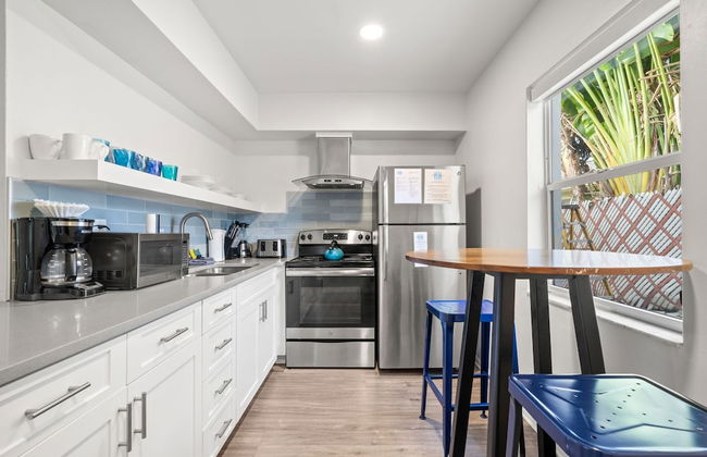 Deluxe King Condo Updated Suite by the Beach! - Foto 5