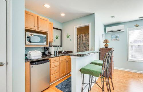 Marina and Beach Club Access Condo in Southport - Foto 22