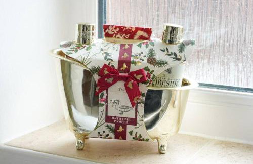 Stylish 6 Bedroom 3 Bathroom Detached House with Free Parking, Super-Fast Wifi, Pool Table, Smart TVs with Netflix by Yoko Property - Foto 23