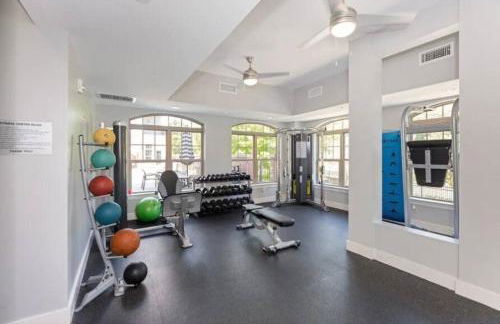 Cozy Uptown apartment with Gym and Swimming pool - Photo 18