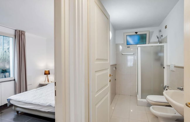 Holiday Home in Meina With Private Beach - Foto 12