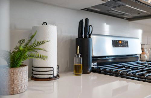 2BR, King Bd, Free Prkn, Gym, NYC View, 8min Train - Foto 13