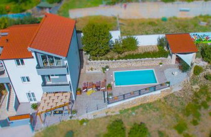 Hill Apartment with Private Pool - Foto 1