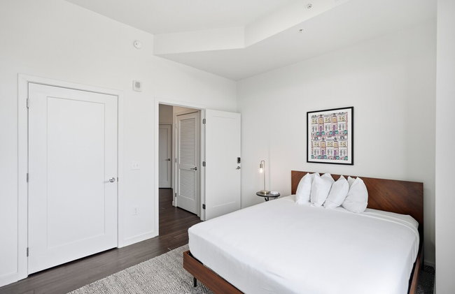 Placemakr Marymount Ballston - Photo 52