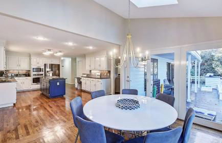 Lakefront Home Private Dock, Tiki Bar, Firepit Shore to Please by Avantstay - Foto 51