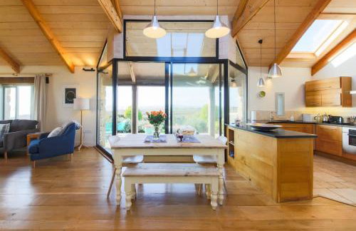 Stunning Old Carthouse with seaview - Photo 3