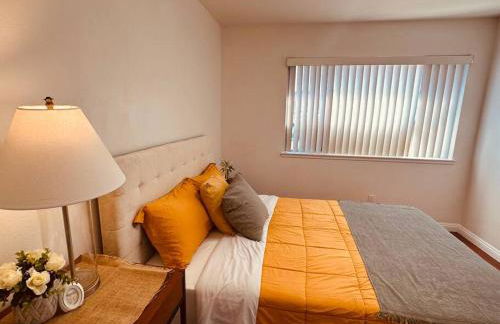 Charming 3BR Retreat near Disneyland Downtown LA! - Foto 10