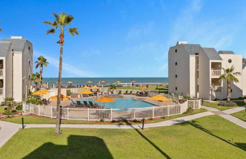 New Stunning Ocean-View Beachfront Resort, Heated Pool! - Foto 2