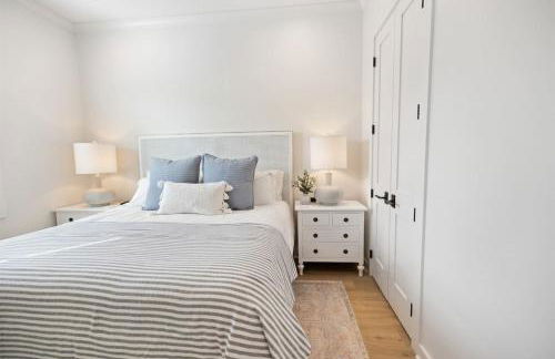 Seaside Veranda 7 - Steps to Beach, Pet-Friendly, Pool, Fast WiFi - Foto 7