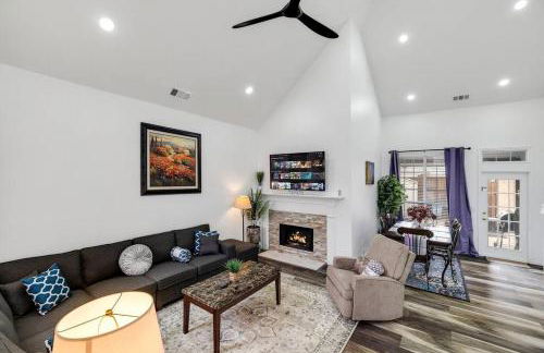 Frisco Resort Style Home w/Spa - Foto 28