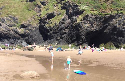 Castle Rock Llangrannog - Photo 22