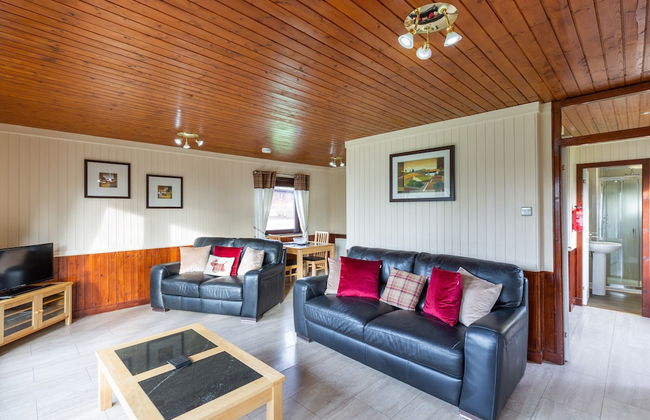 Bluebell Lodge 4 with Hot Tub - Photo 6