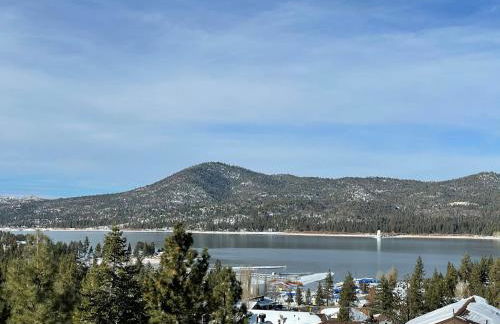 Big Bear Village View Haus is a large pet and kid friendly chalet with hot tub located a short walk to village - Foto 7