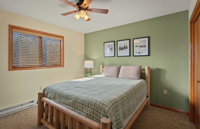 Lake View Chalet by Avantstay Lake Access Deck - Photo 31