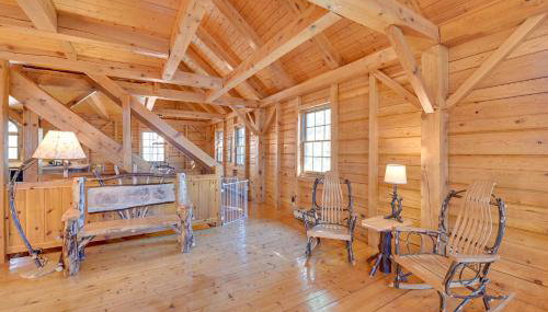 Athol Cabin w/ Deck & Fire Pit, 10 Mi to Lake - Foto 5