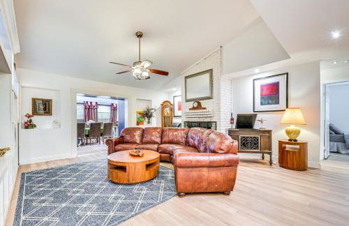 Spacious Family Home with Fenced Yard in DFW Area - Foto 1