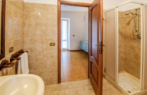 5 Bedroom Beautiful Home In Giove - Foto 37