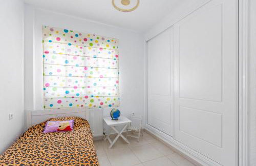 Bright villa with salt water pool - Photo 30