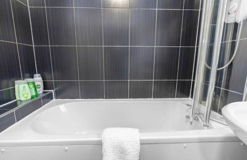 Free Parking - Central - Sleeps 6 - 2 Bedrooms - Foto 31