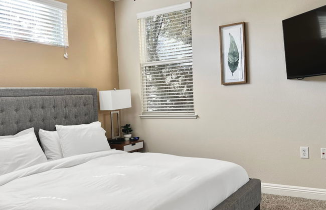 Relaxing 2-br Apt With Pool Hot Tub Gym - Photo 19