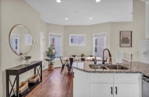 BIG 4BR House 7 Mins to Downtown with Foosball and Games - Foto 16