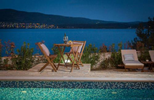 Seafront Villa Noah with heated pool - Foto 14