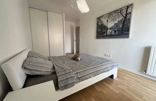 Lumière Parisienne Spacious 2BR Apartment with Terrace Free Parking Near Metro Line 13 - Foto 11