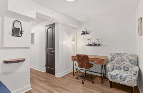 Fabulous Classy and Comfy 3BD 2BA Home and Parking - Foto 16