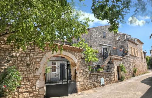 Maison accueillante à Orgnac-l'Aven avec piscine partagée - Foto 1