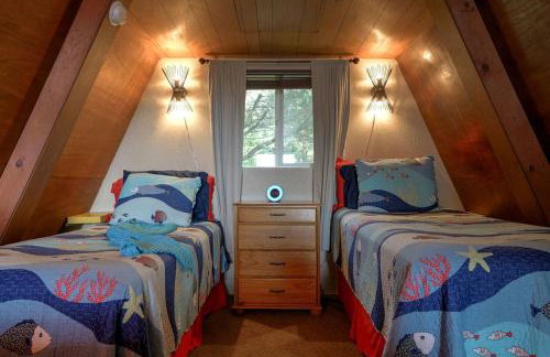 Charming A Frame Nestled Amidst Trees in Otter Rock, Oregon - Foto 7