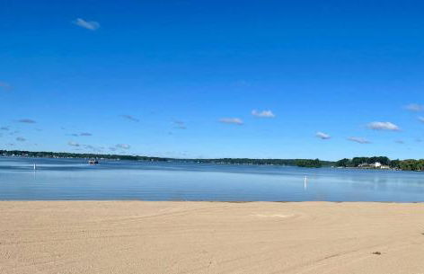 Designer Home w/ Lake Views+Walk to Downtown&Beach - Foto 25