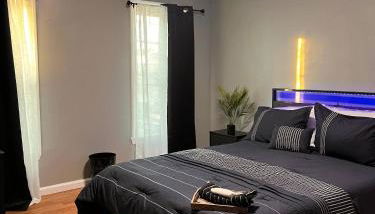 Cozy Modern Home with Large Fenced in Backyard - Foto 2